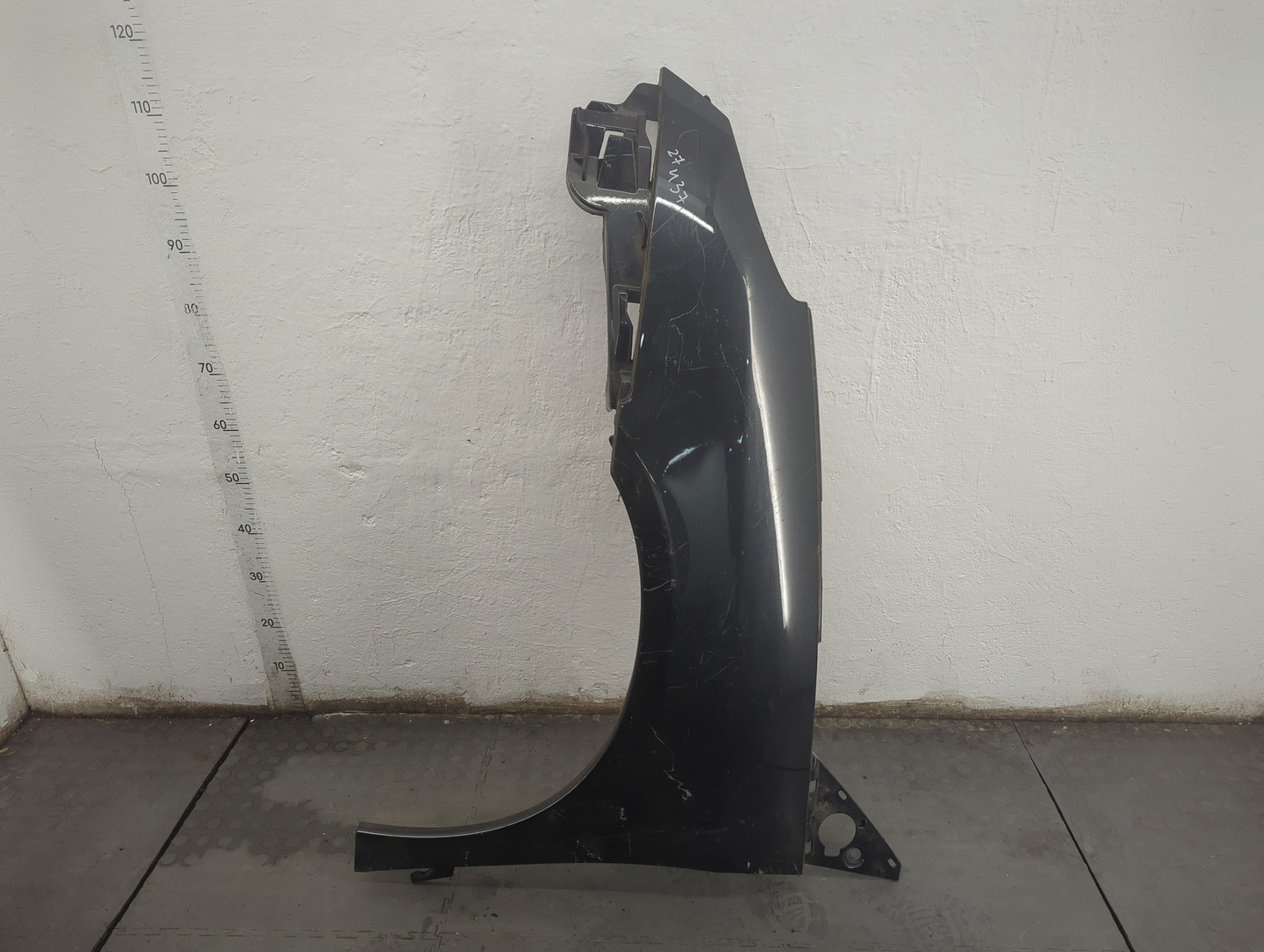 Крыло переднее левое