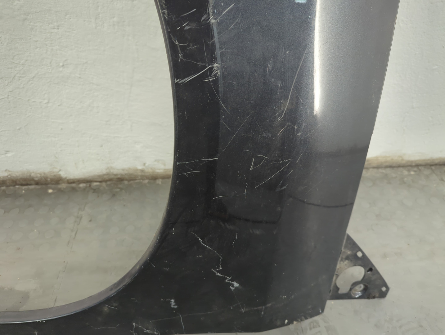 Крыло переднее левое