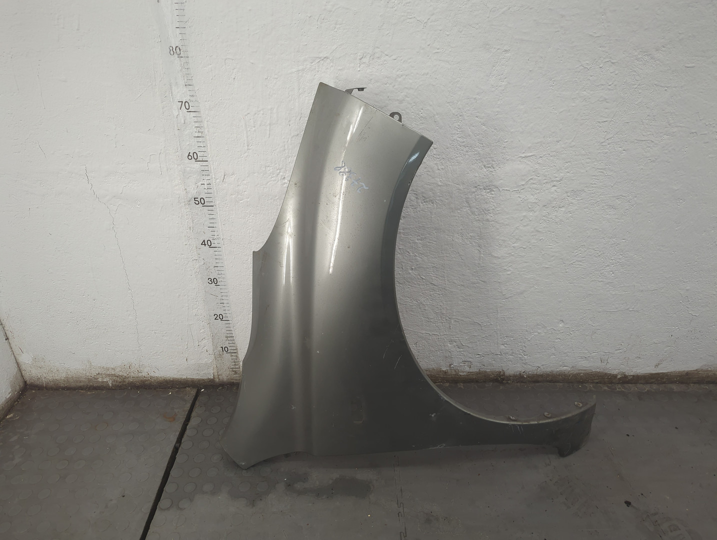 Крыло переднее правое