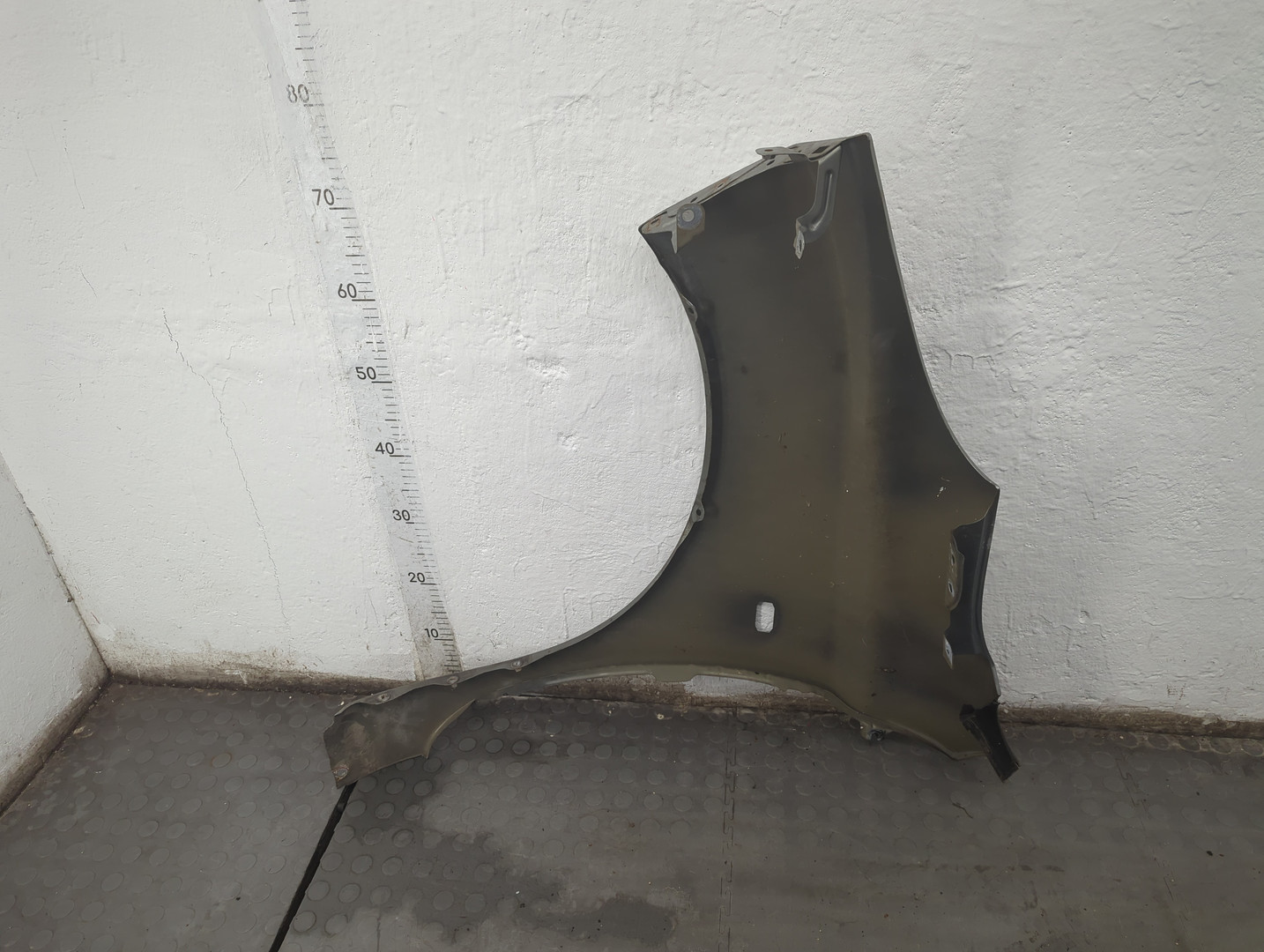 Крыло переднее правое