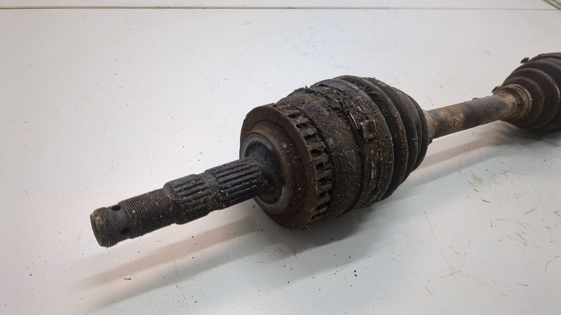 Полуось передняя левая