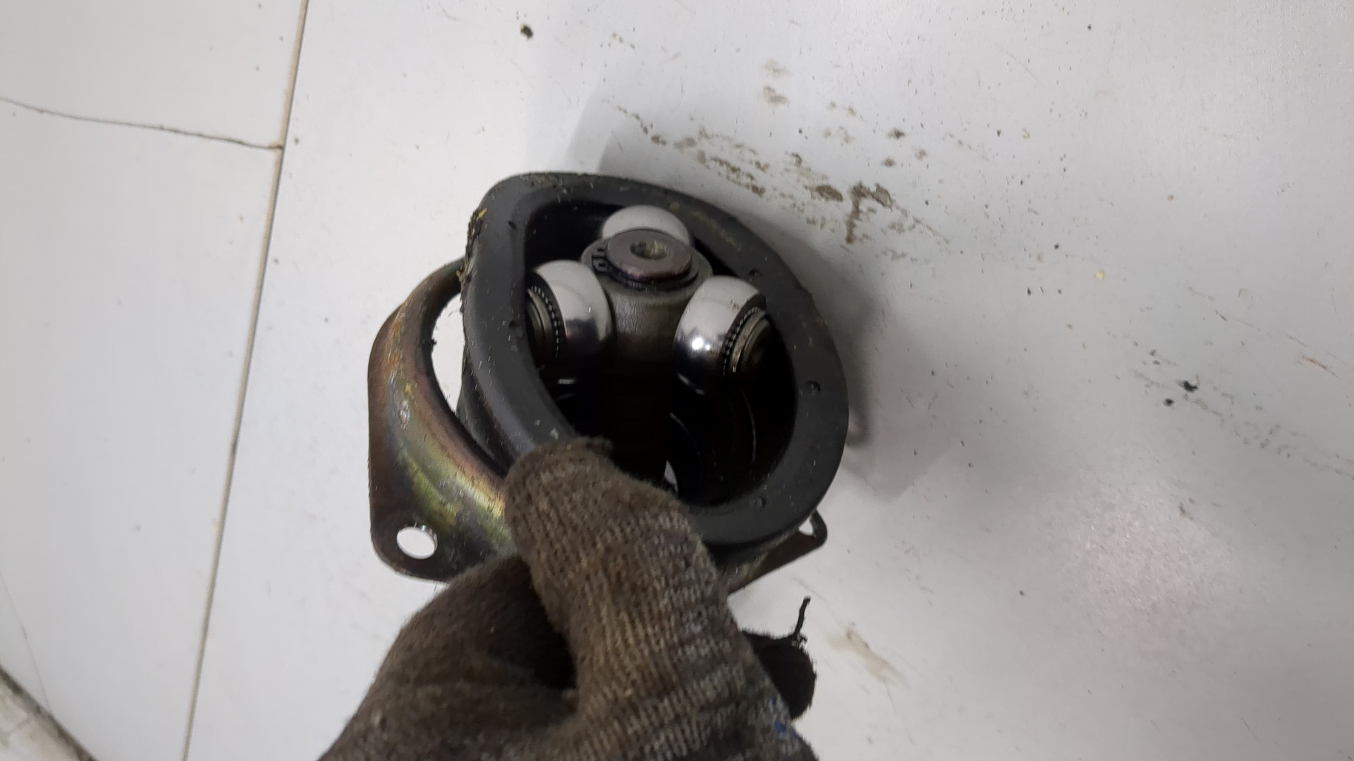 Полуось передняя левая