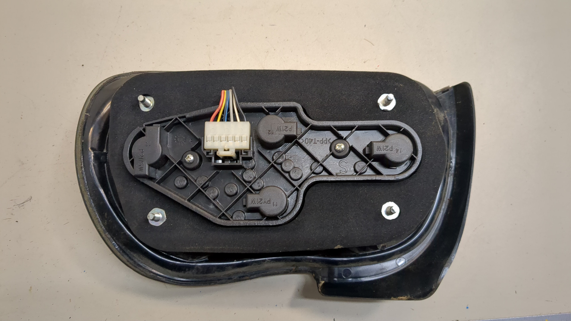 Фонарь задний левый