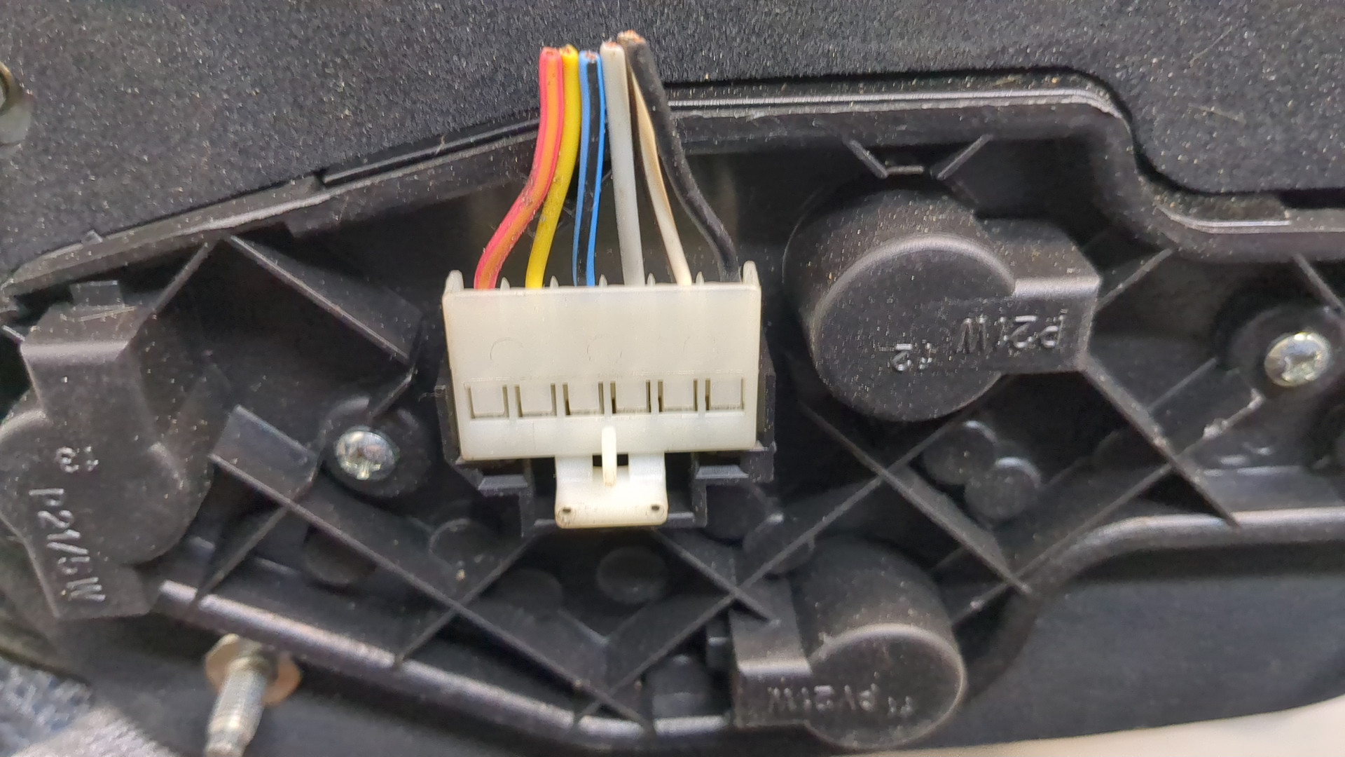 Фонарь задний левый