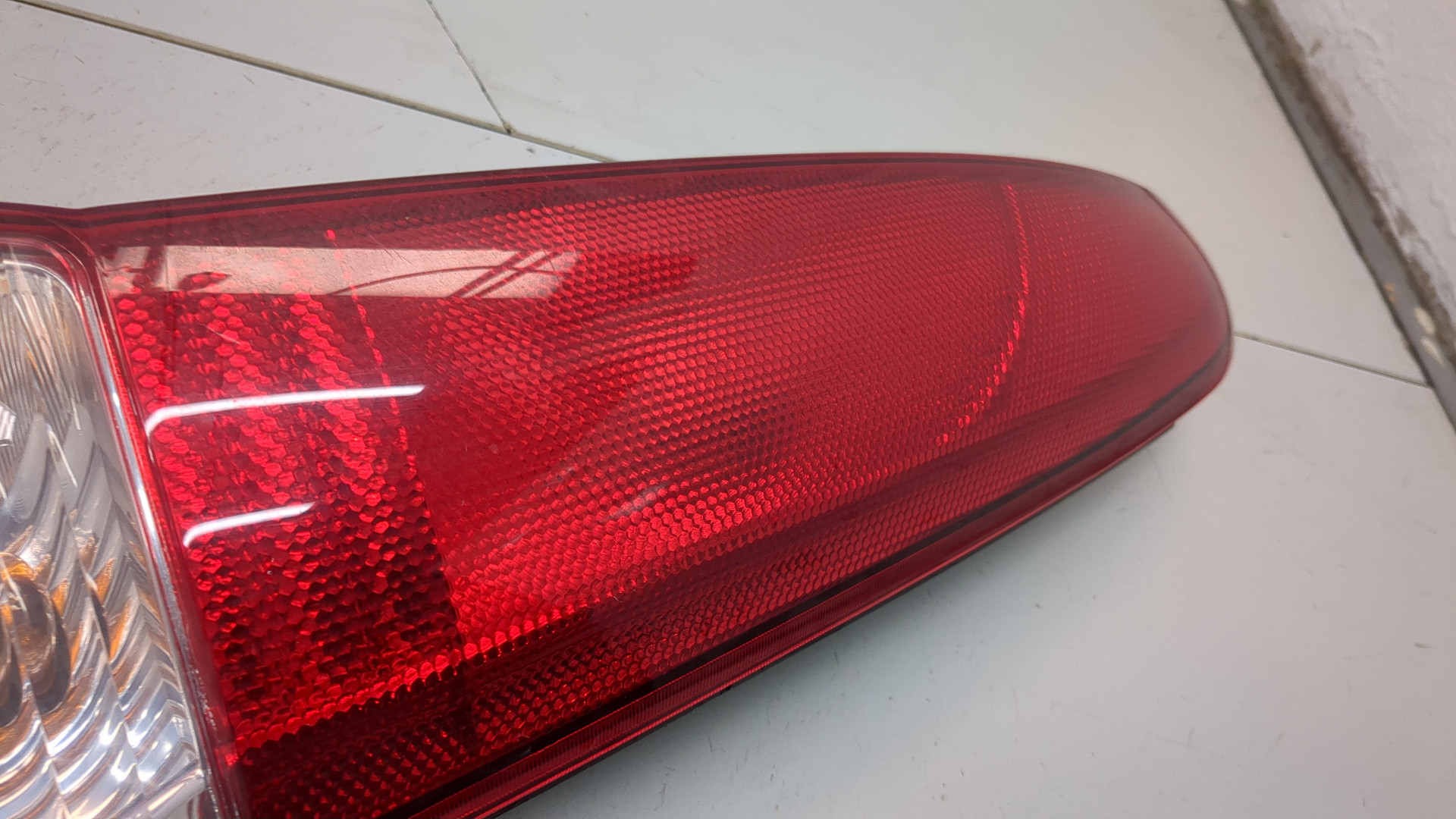 Фонарь задний правый