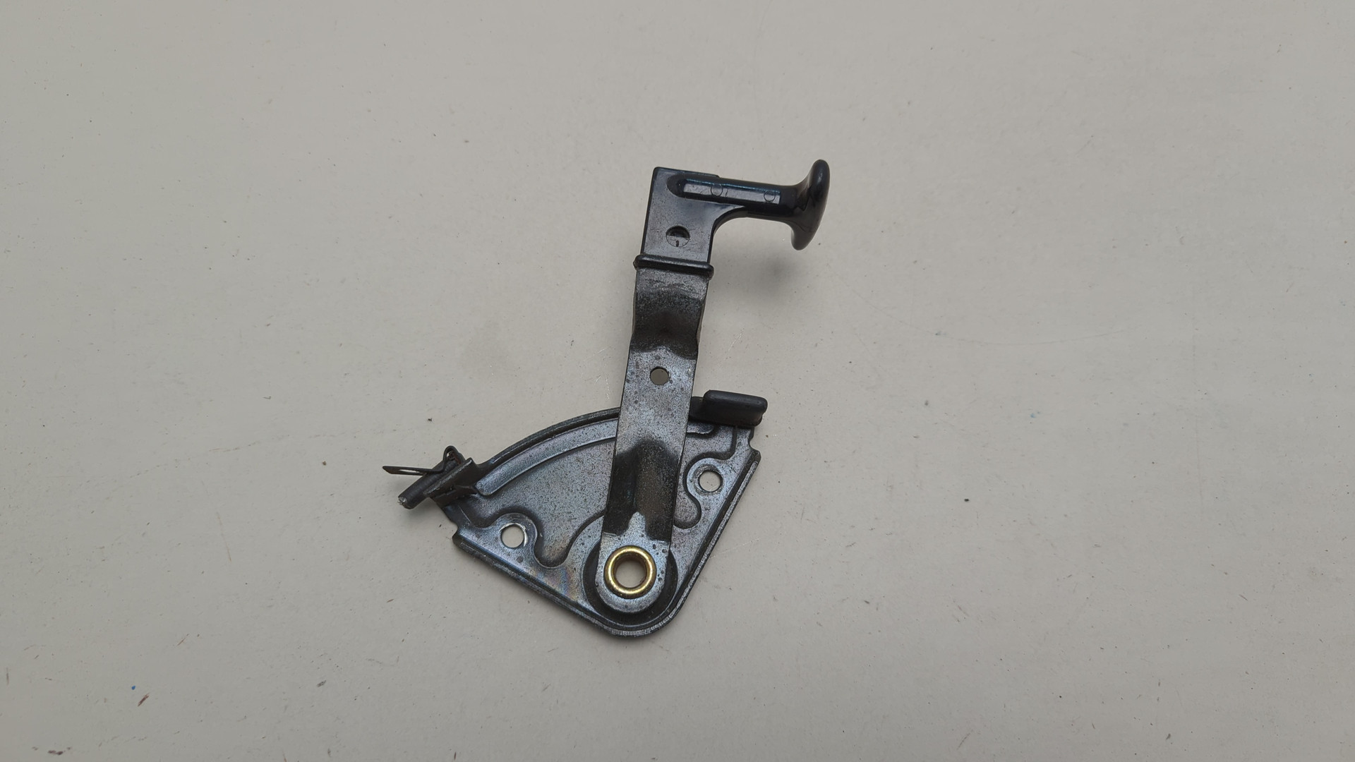 Ручка открывания капота