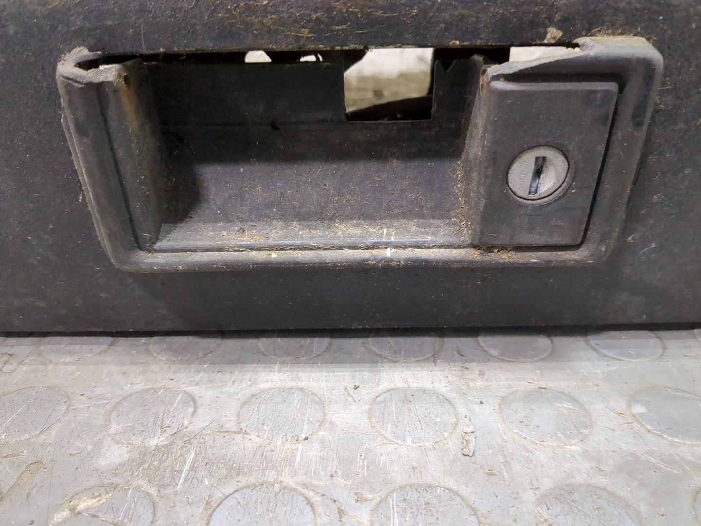 Дверь багажника