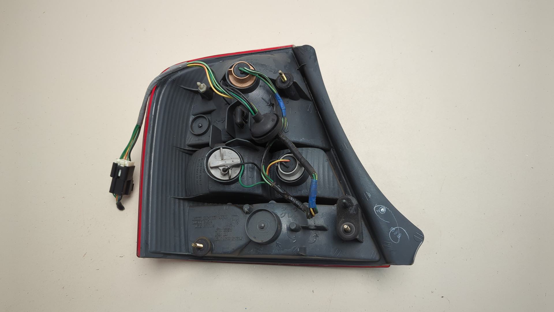 Фонарь задний правый