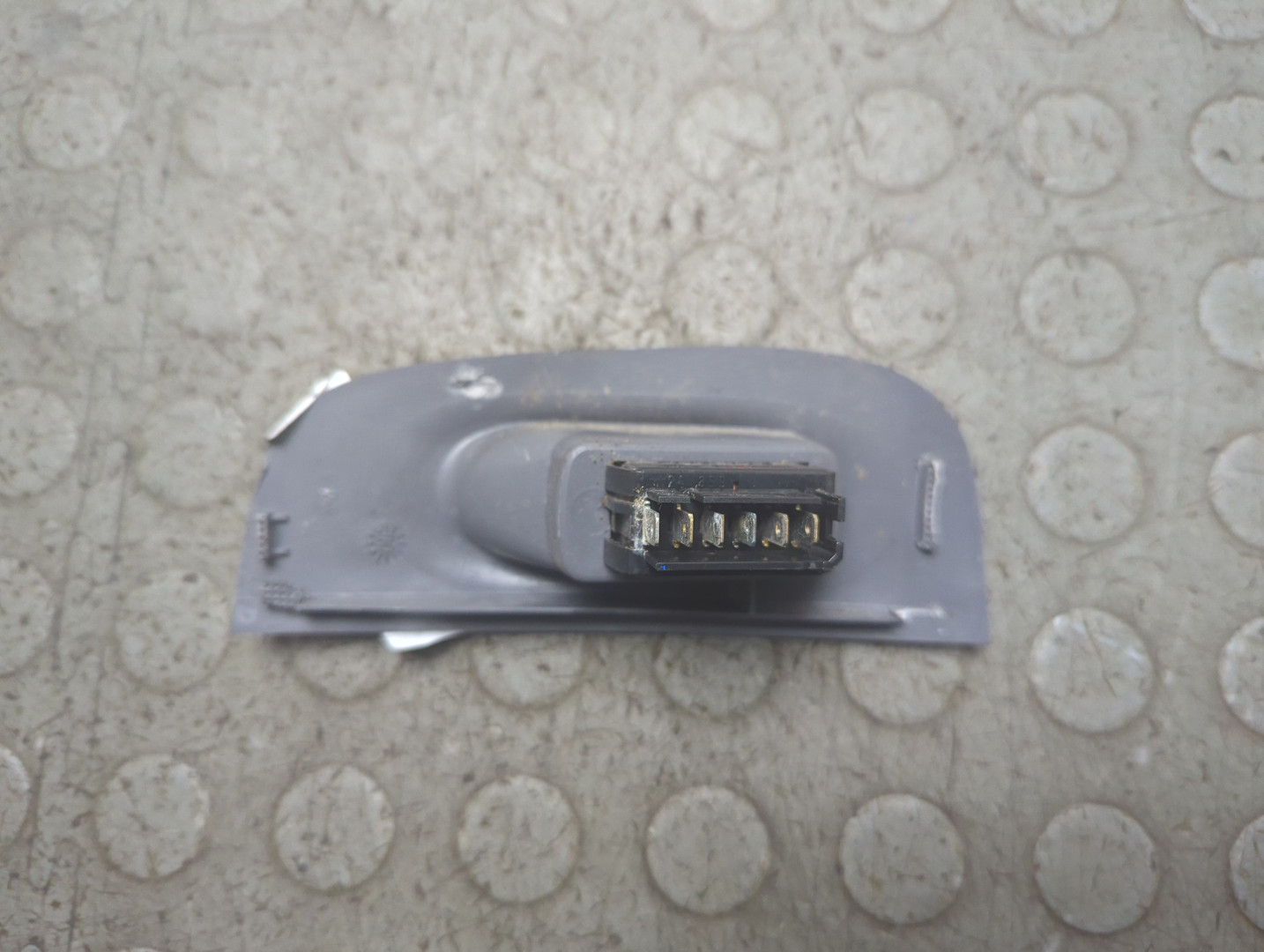 Кнопка стеклоподъемника