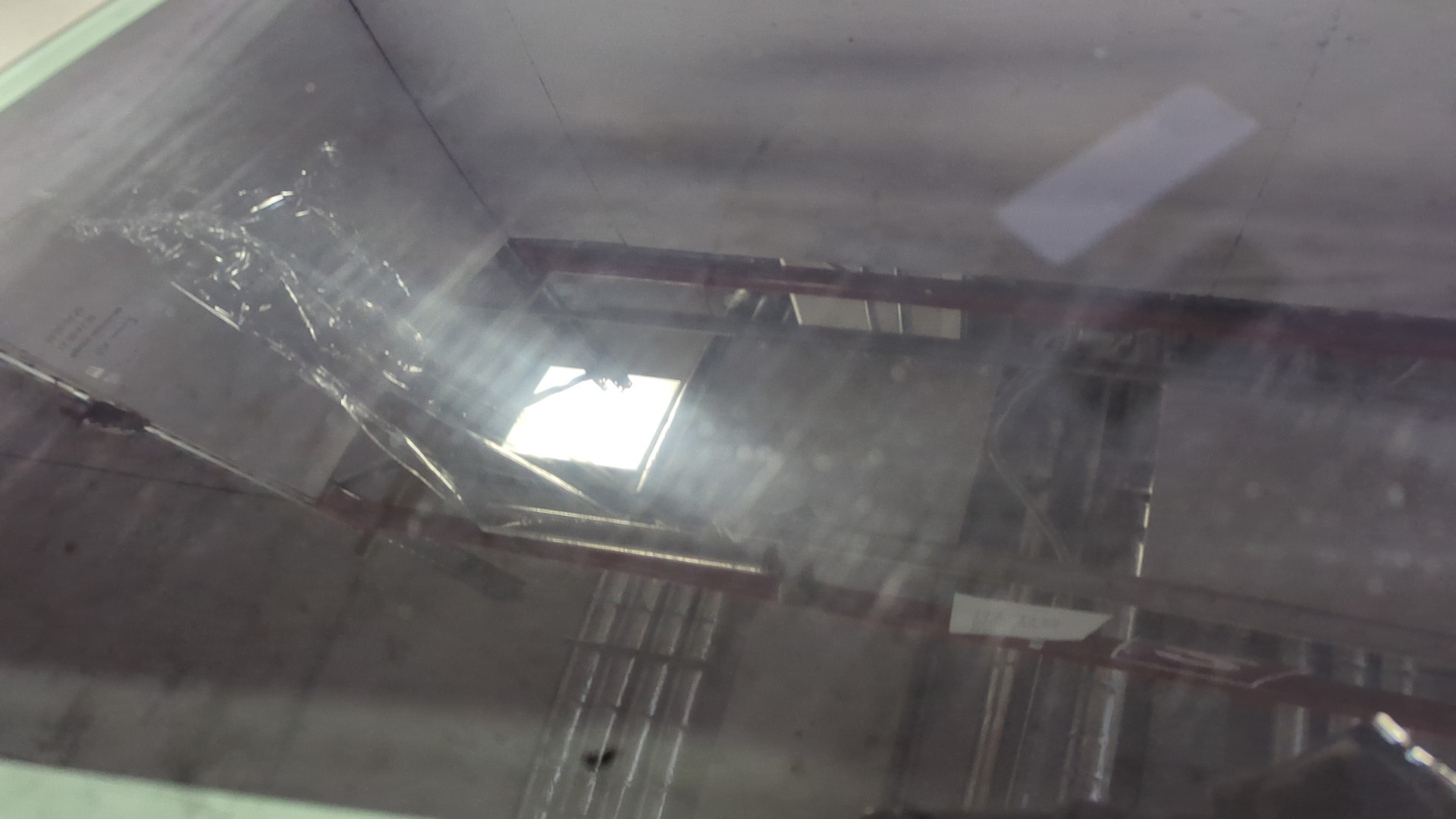 Стекло двери передней левой