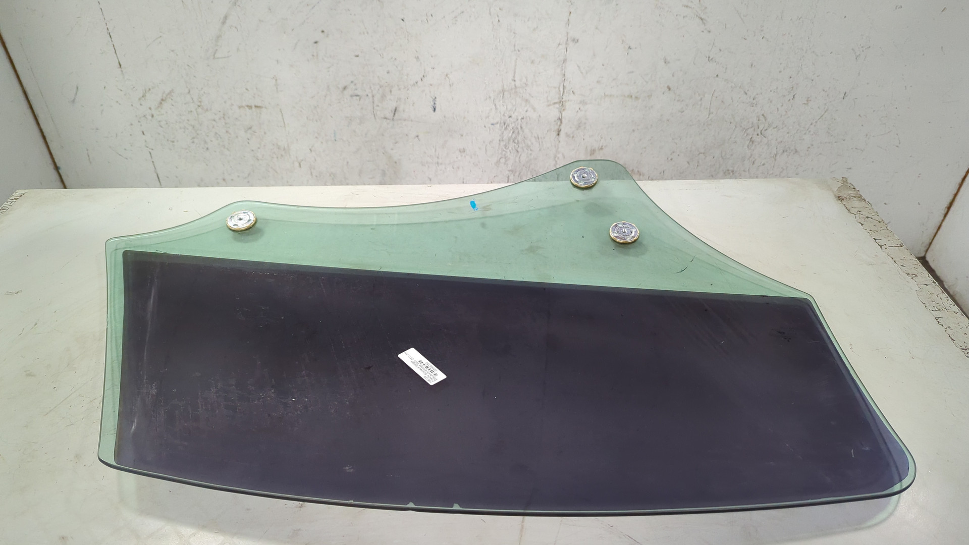 Стекло двери передней левой