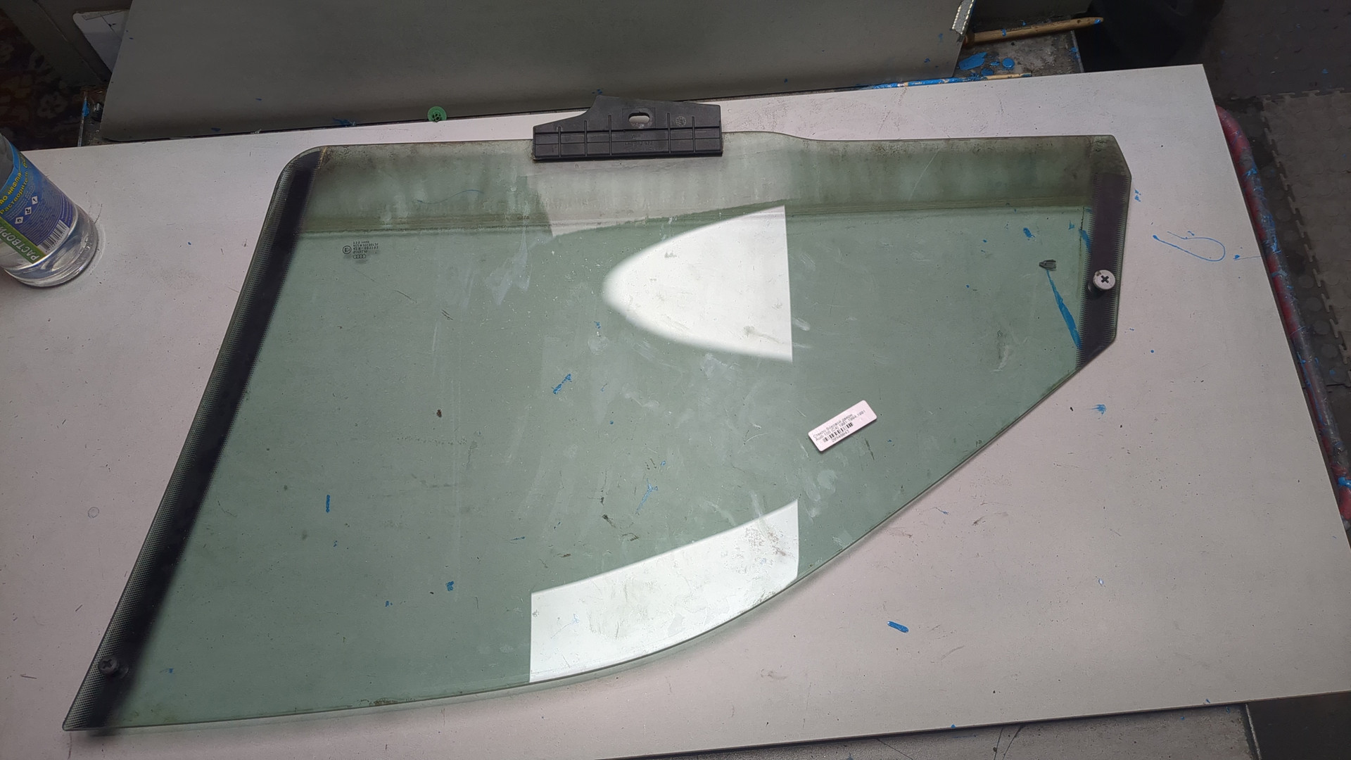 Стекло двери передней правой