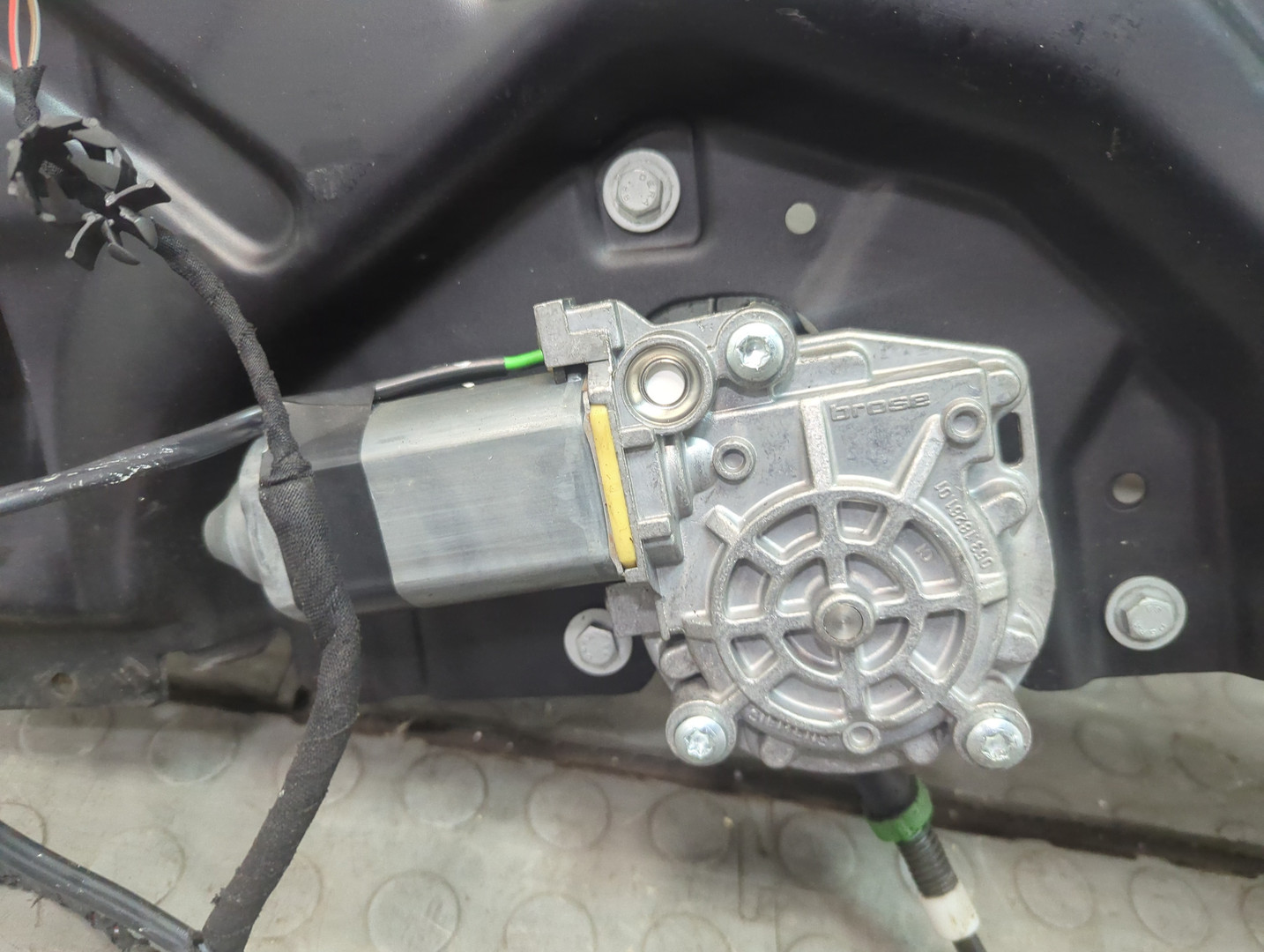 Стеклоподъемник электр. передний правый