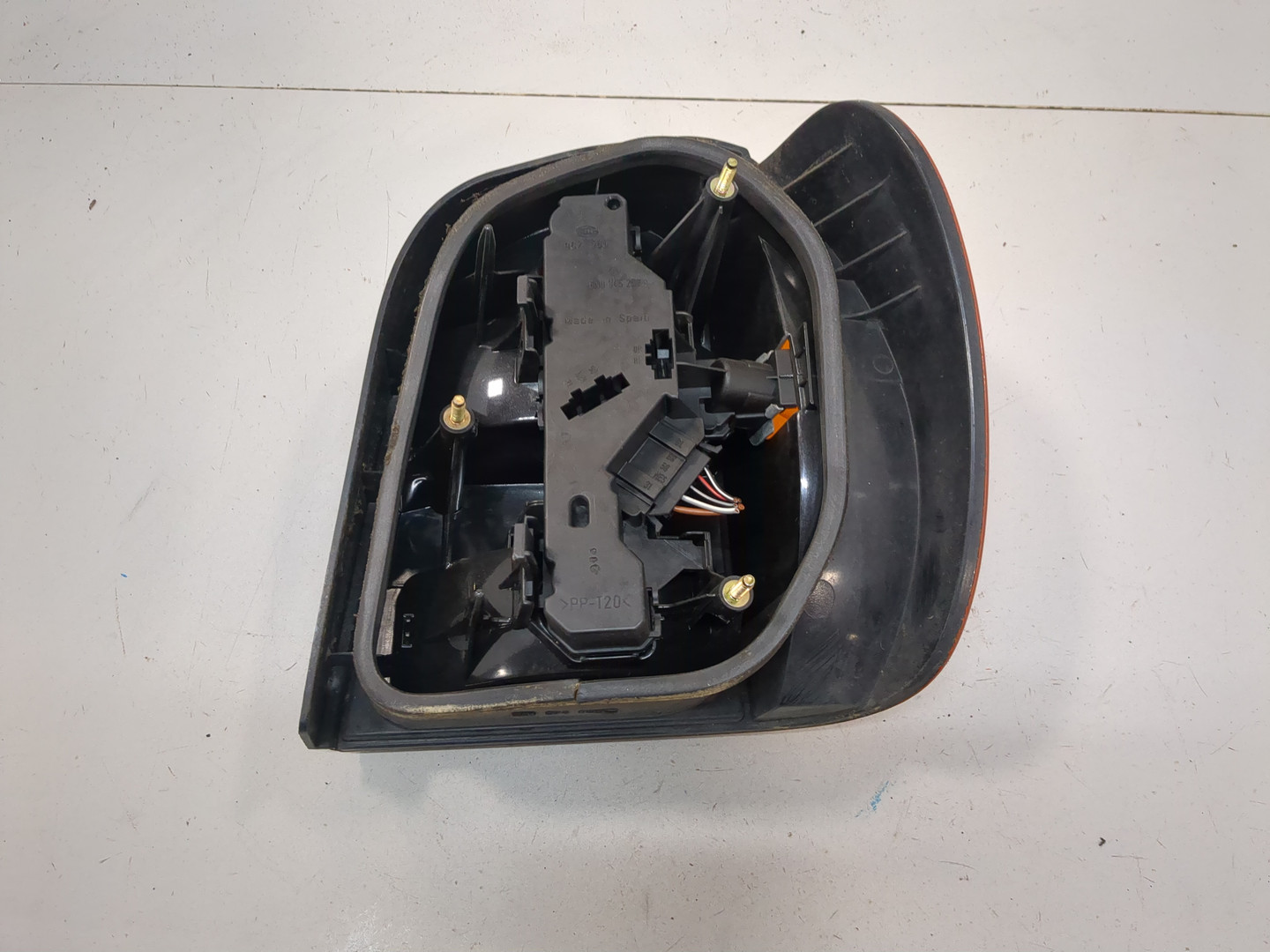 Фонарь задний левый