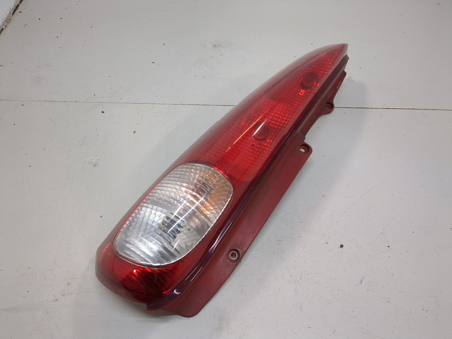 Фонарь задний левый