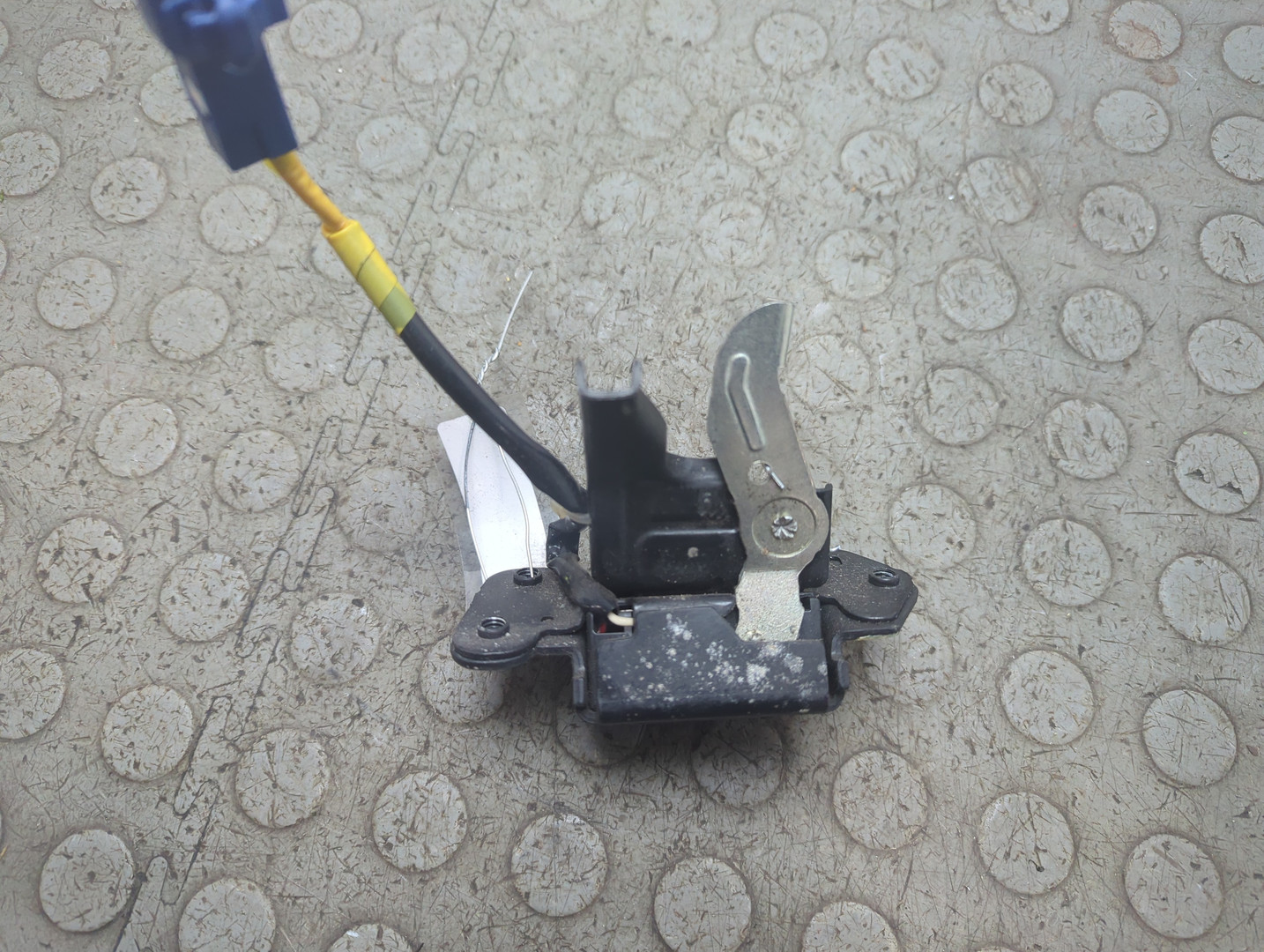 Замок багажника