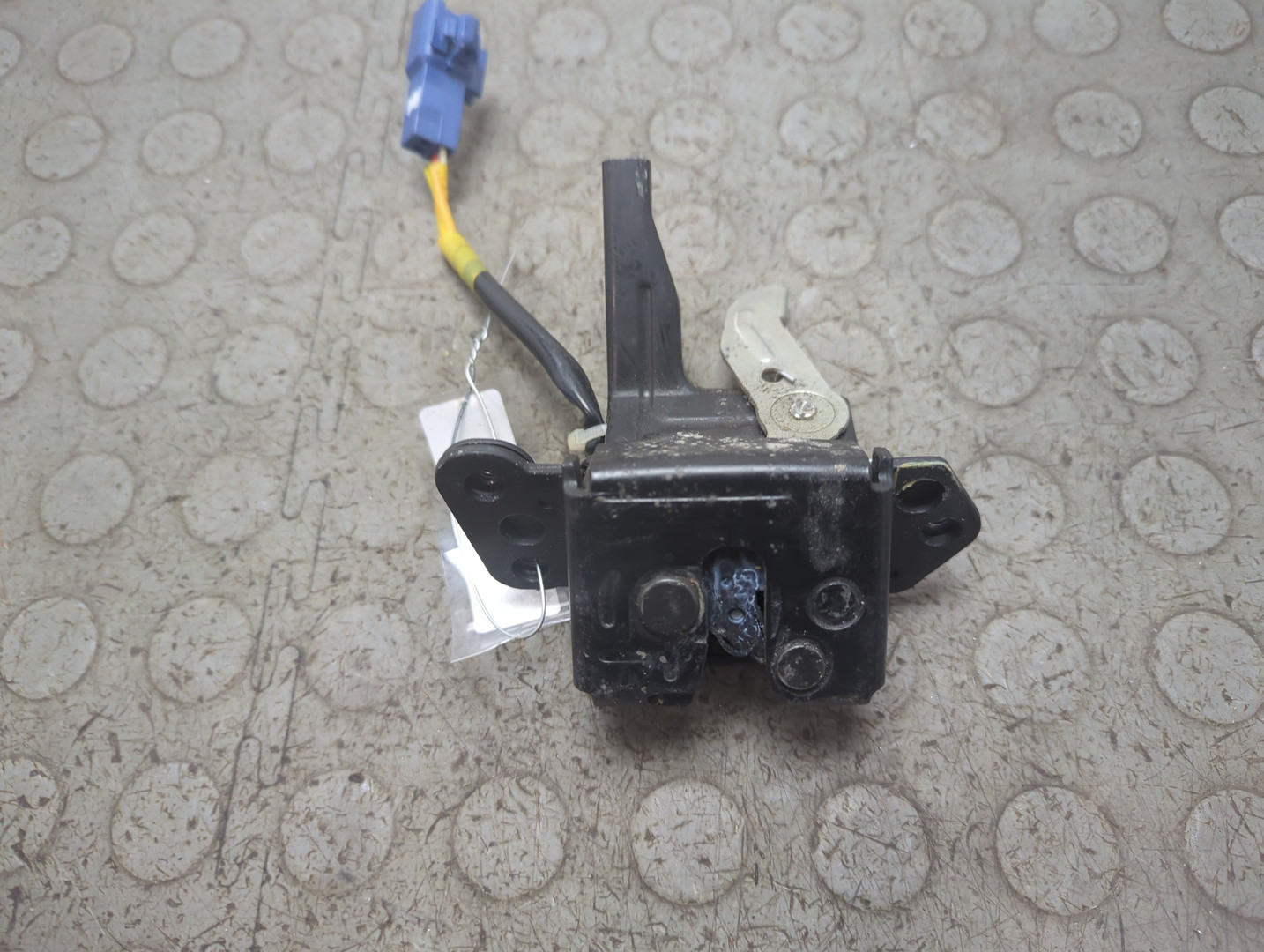 Замок багажника