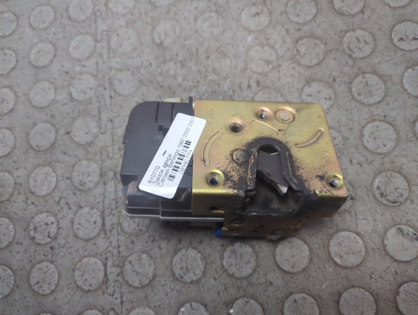 Замок двери передней правой