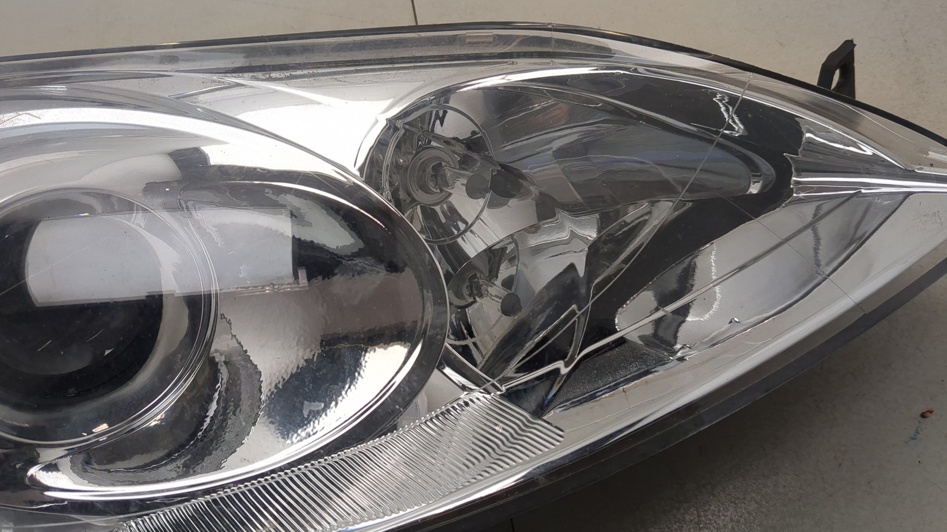 Фара правая