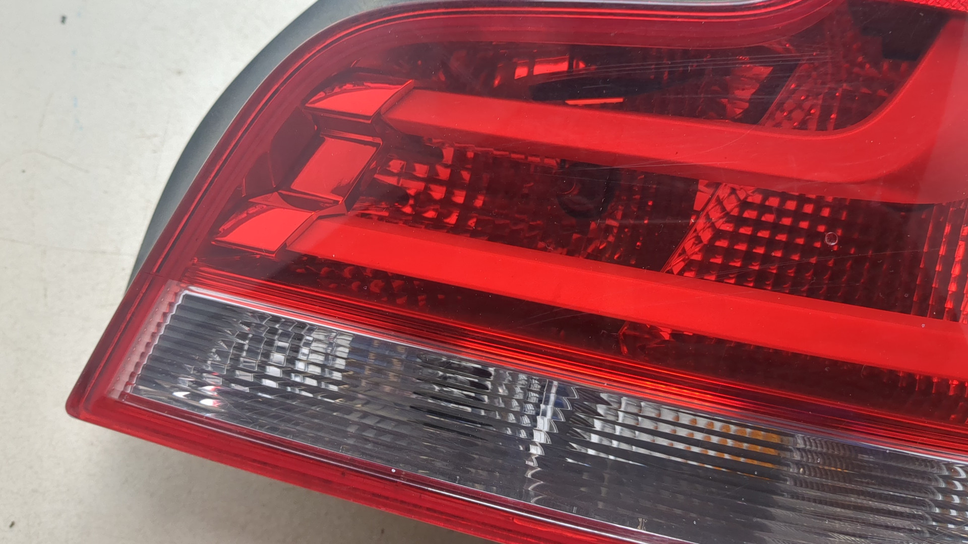 Фонарь задний правый