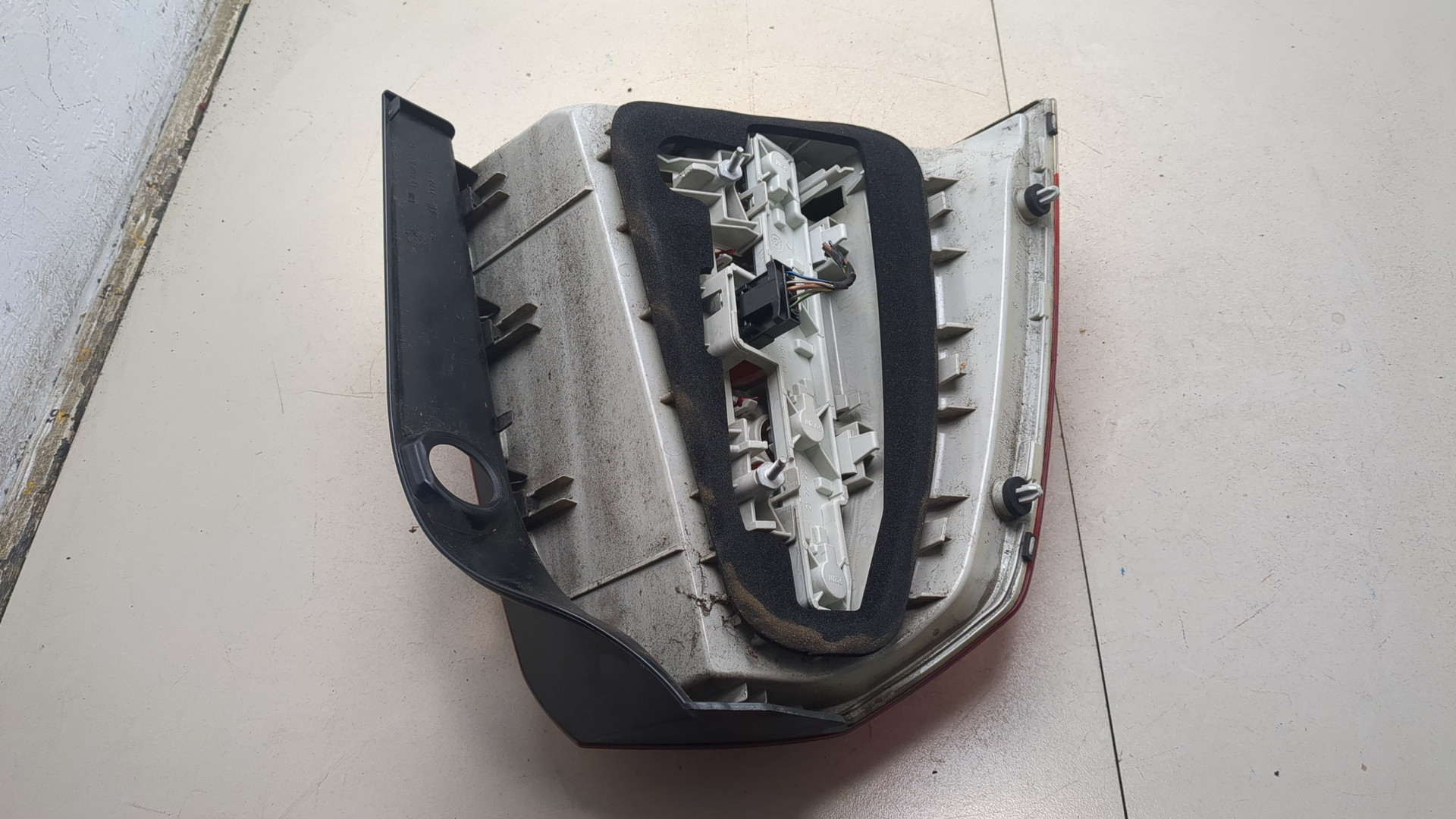 Фонарь задний правый