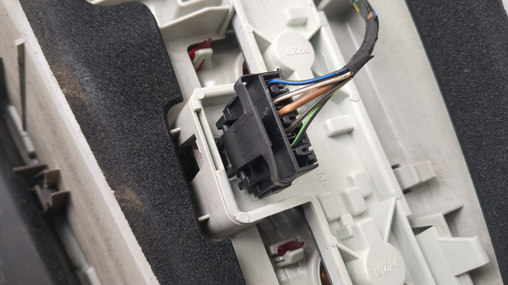 Фонарь задний правый