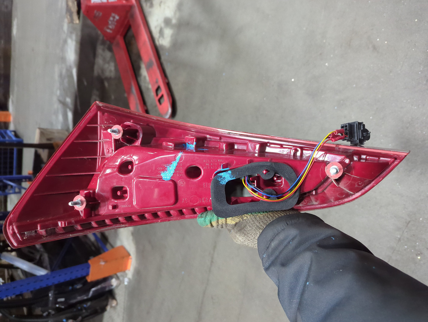 Фонарь задний внутренний левый