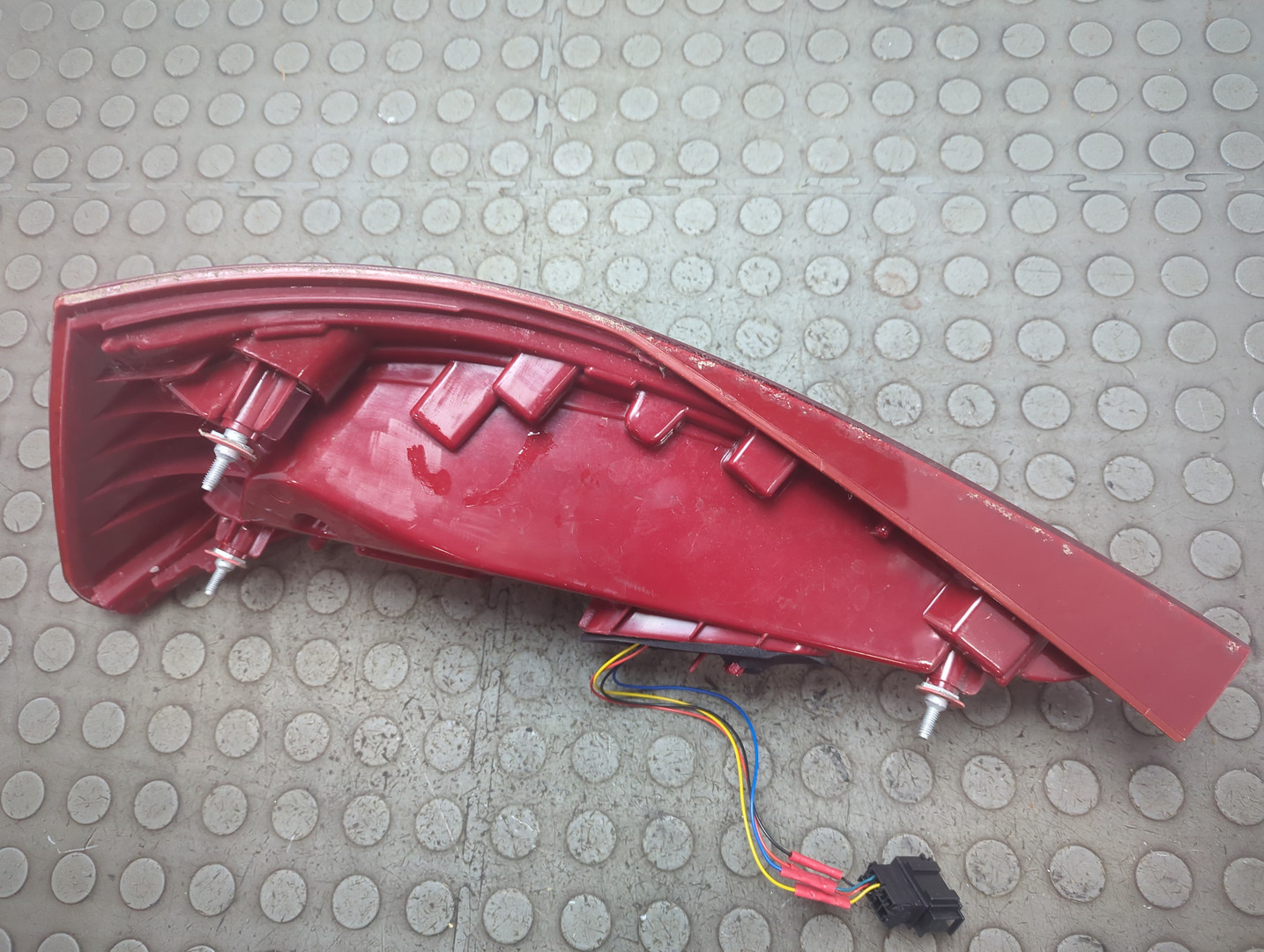 Фонарь задний внутренний левый