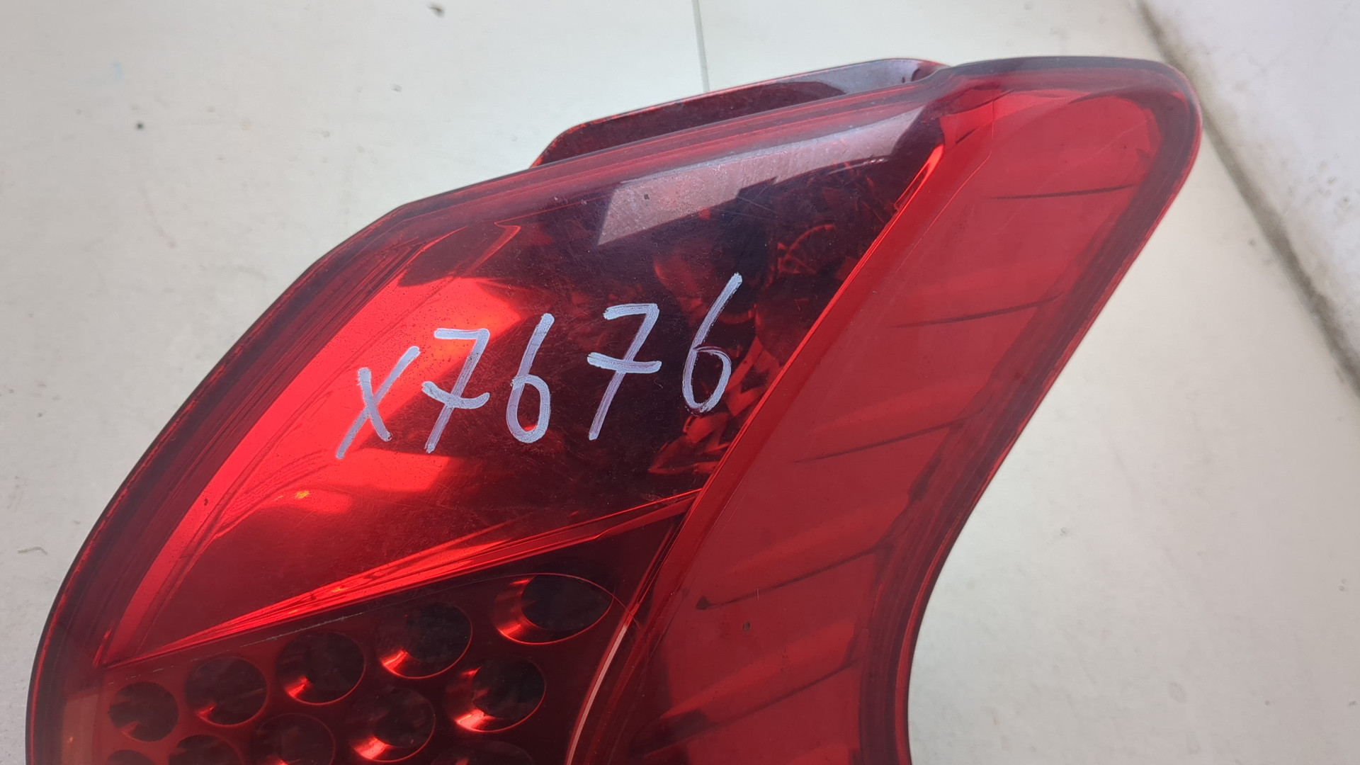 Фонарь задний правый