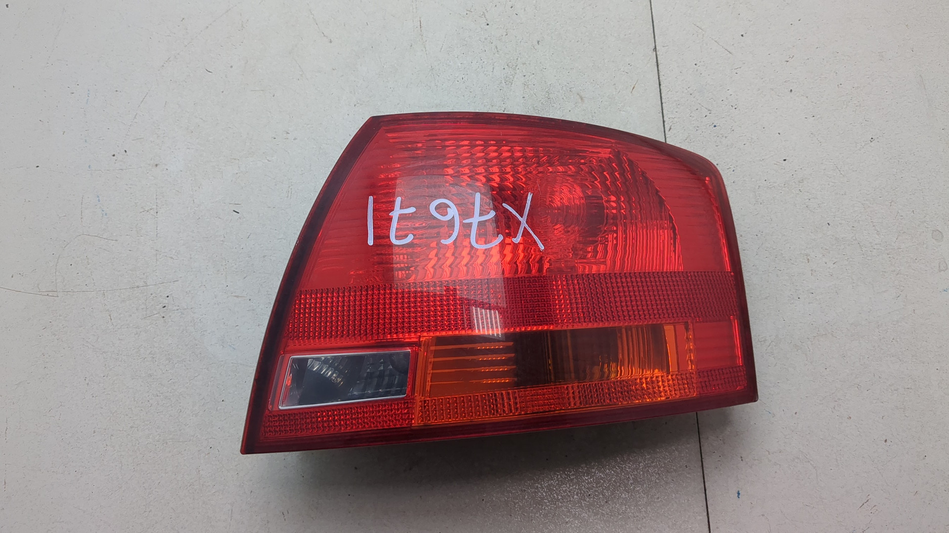 Фонарь задний правый