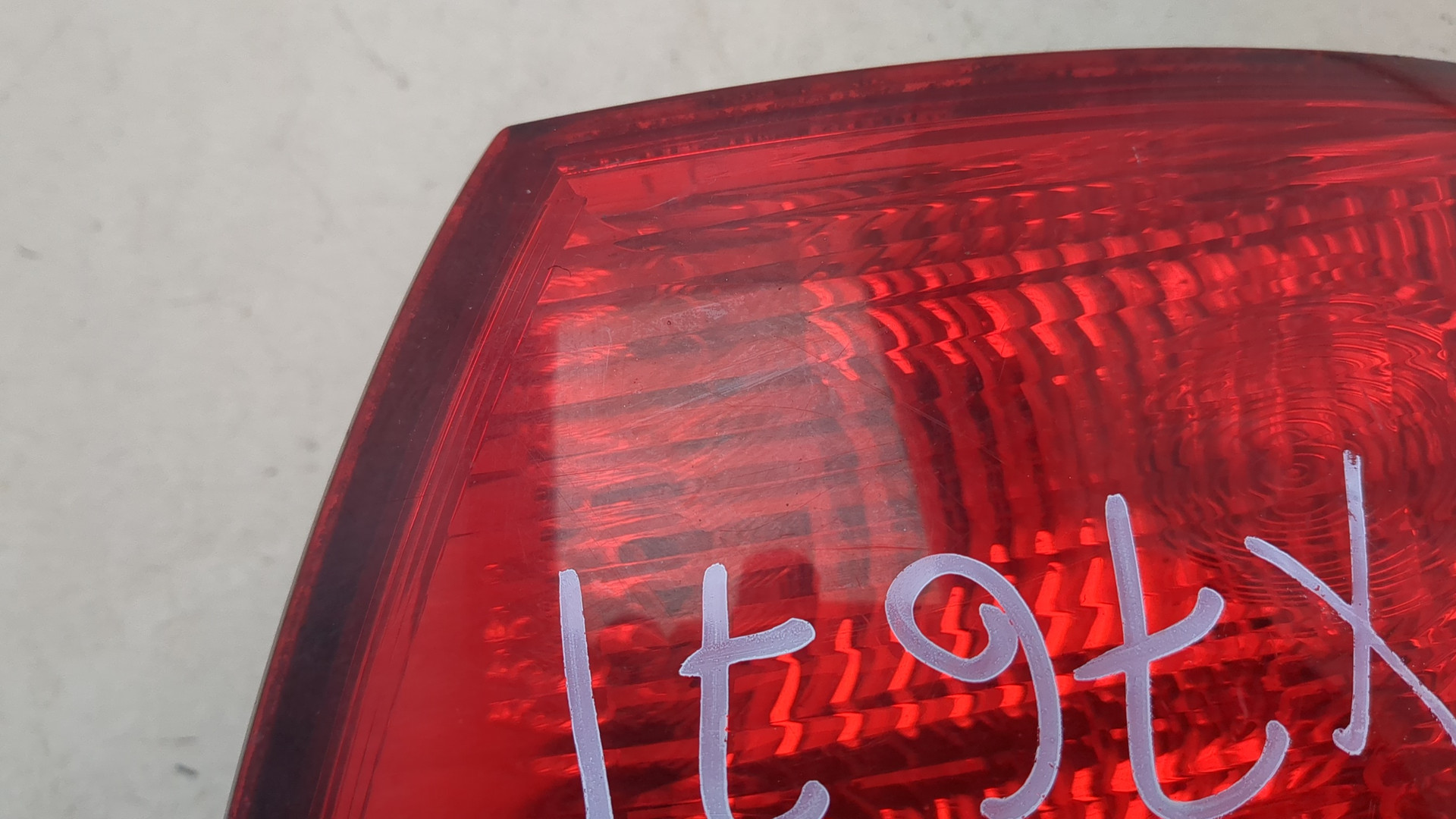 Фонарь задний правый