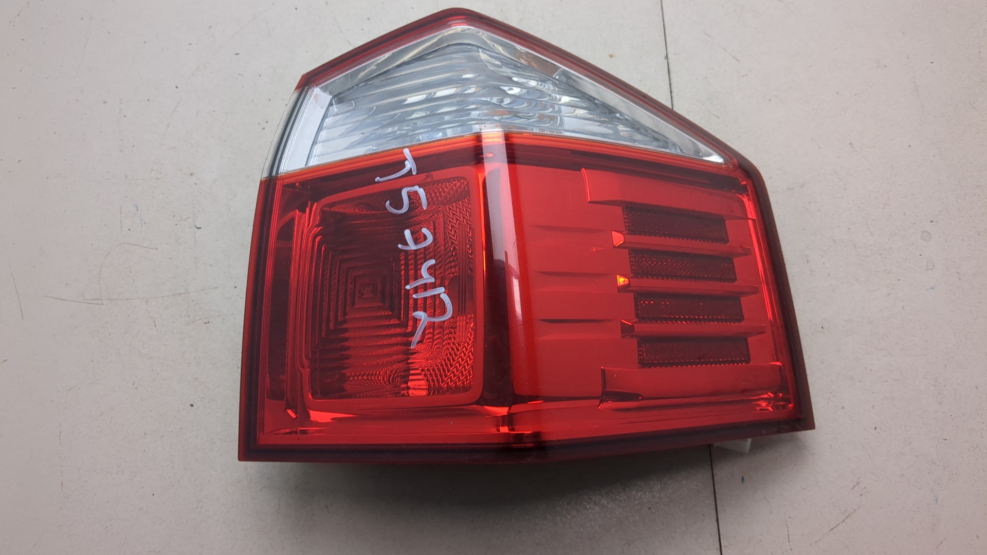 Фонарь задний правый