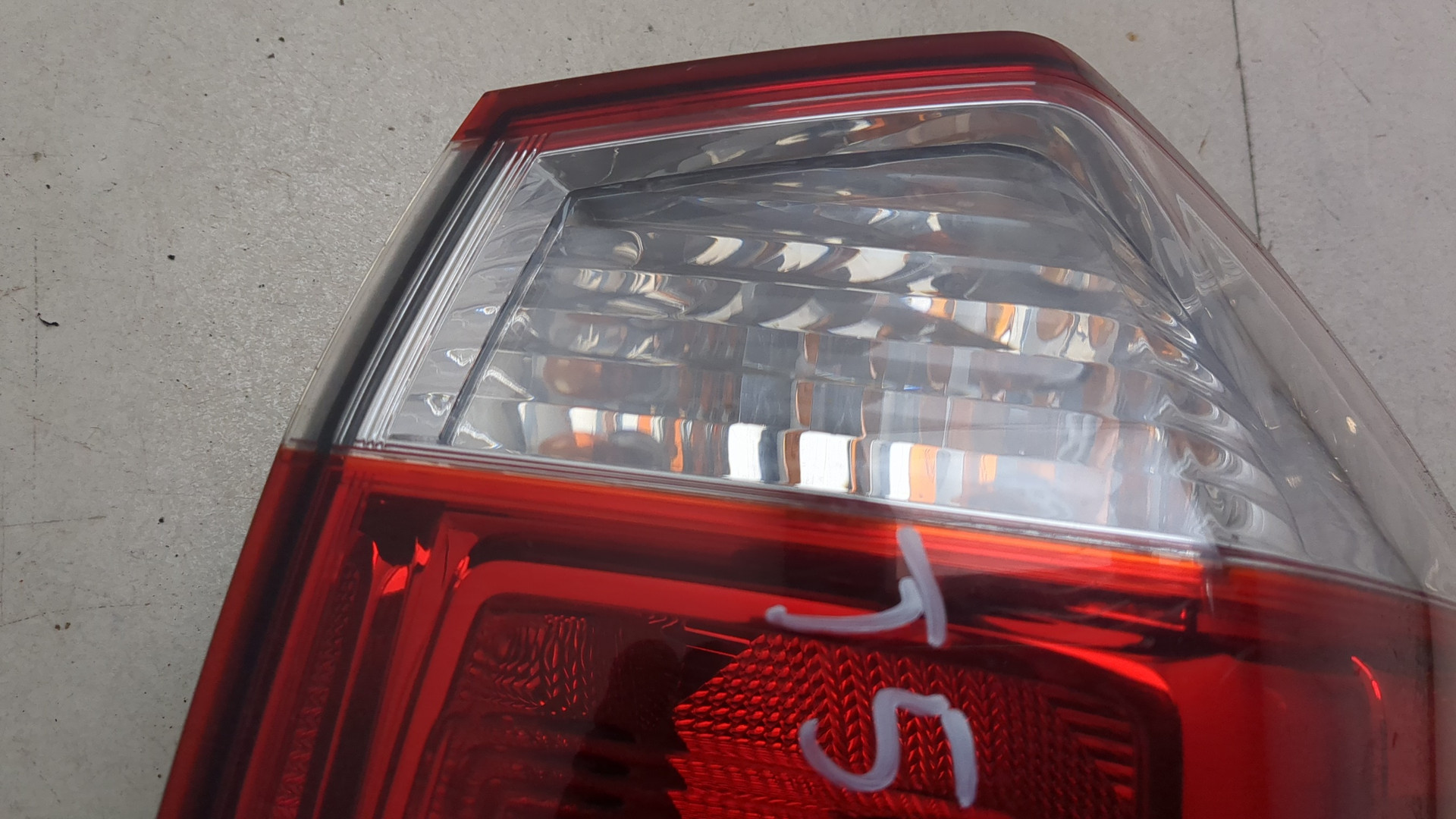 Фонарь задний правый