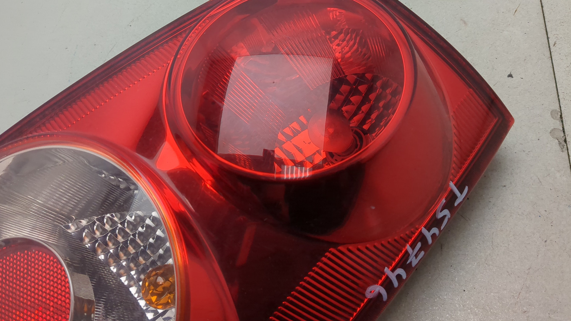 Фонарь задний правый