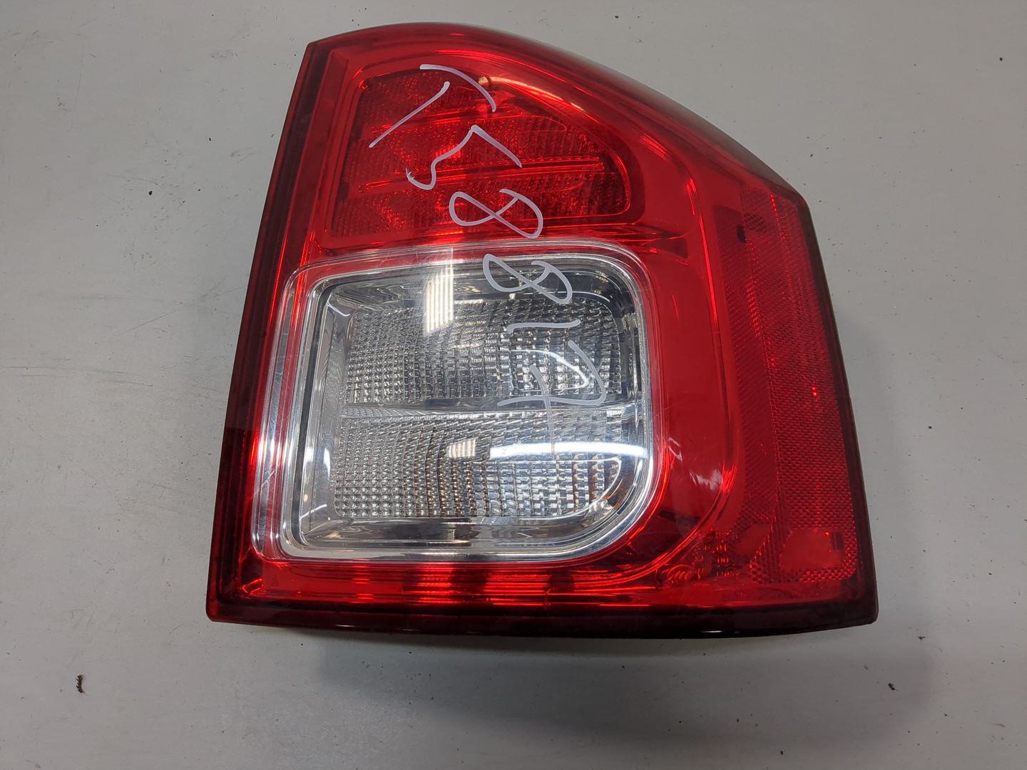 Фонарь задний правый