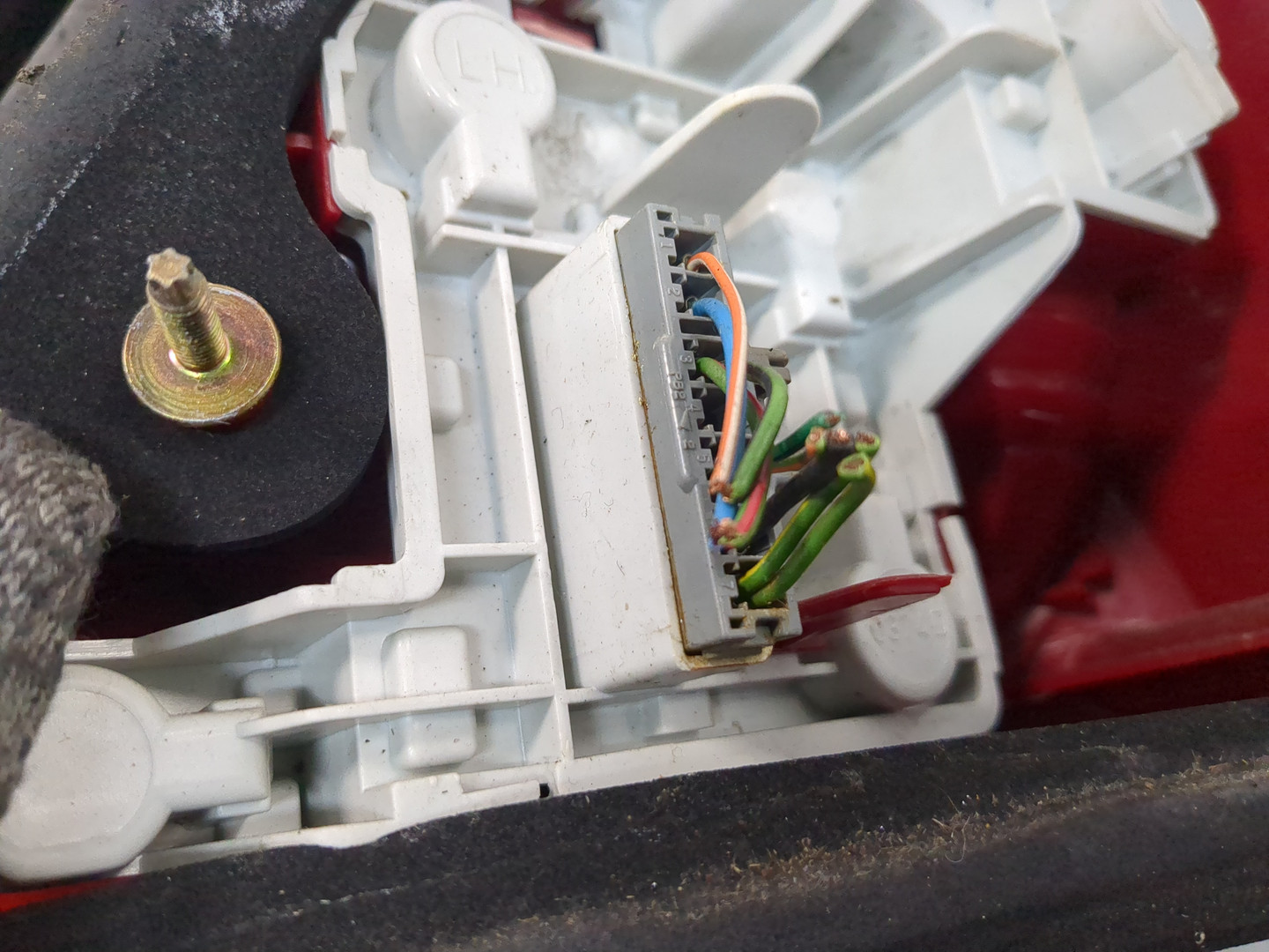 Фонарь задний левый