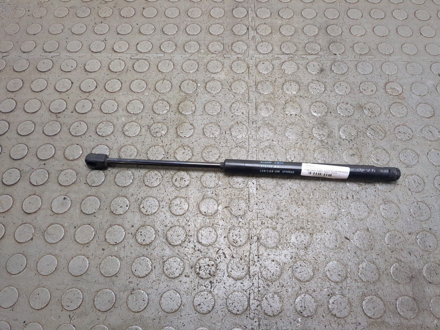 Амортизатор стекла багажника