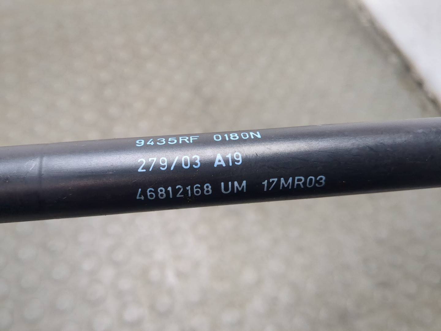 Амортизатор стекла багажника