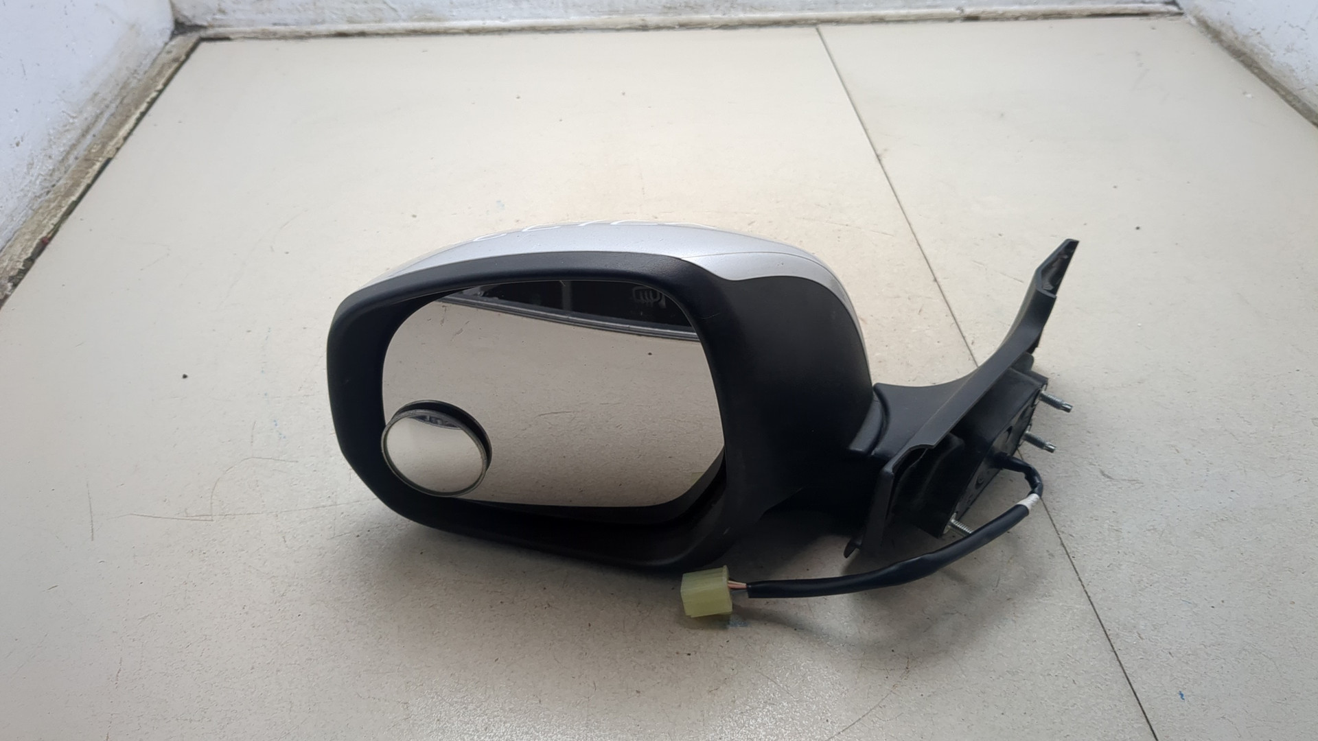 Зеркало правое электрическое