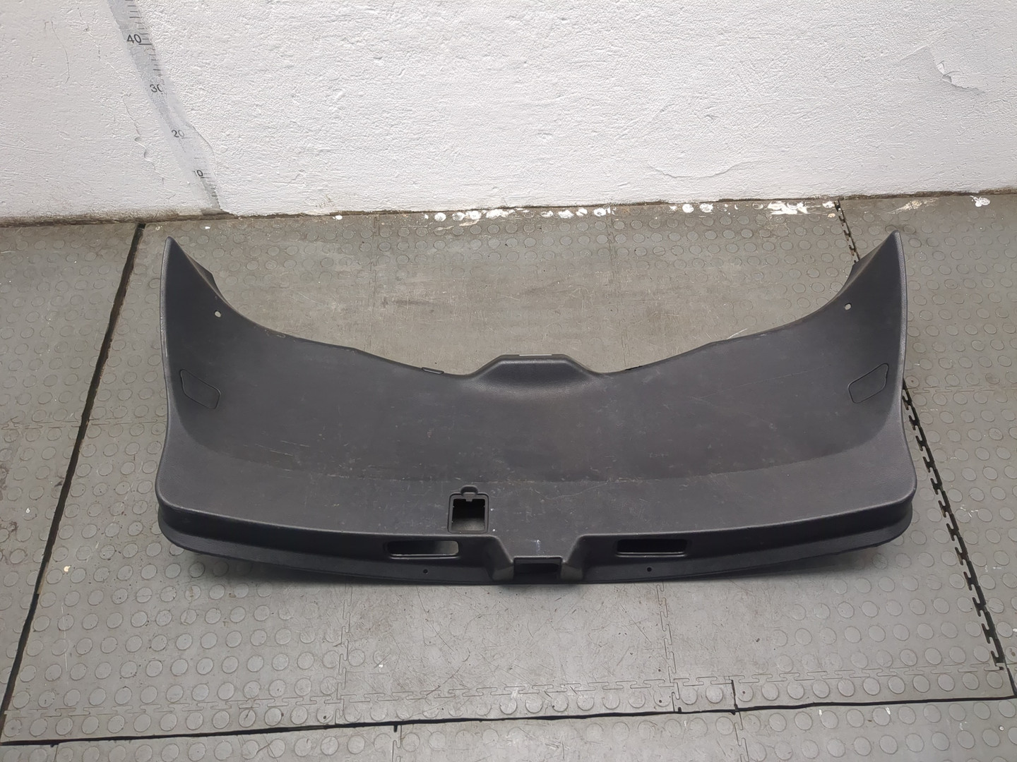 Обшивка двери багажника