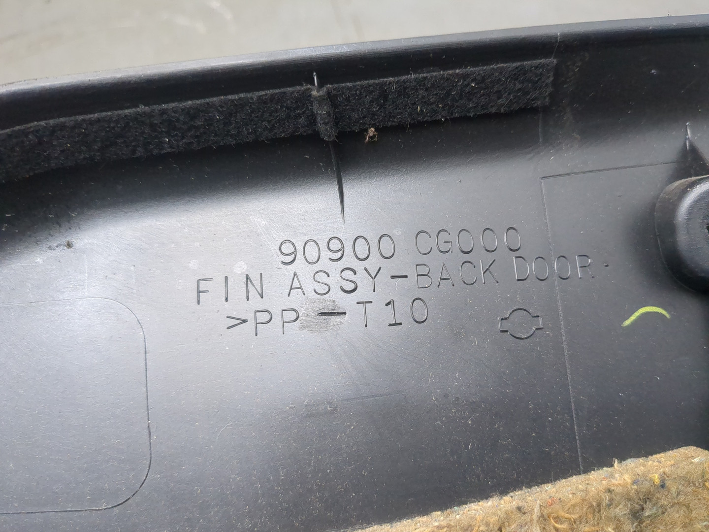 Обшивка двери багажника