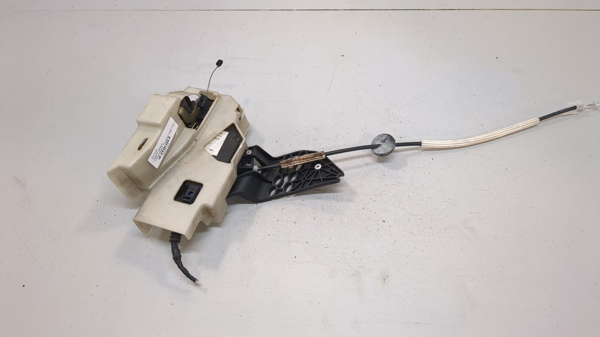 Замок двери задней правой