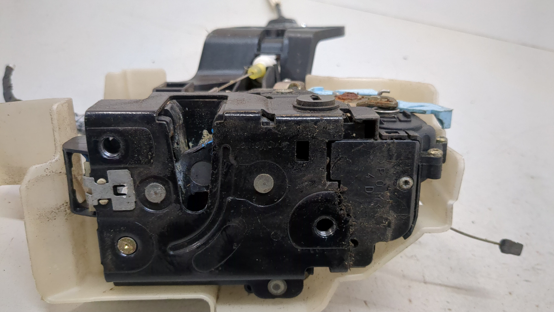 Замок двери задней правой