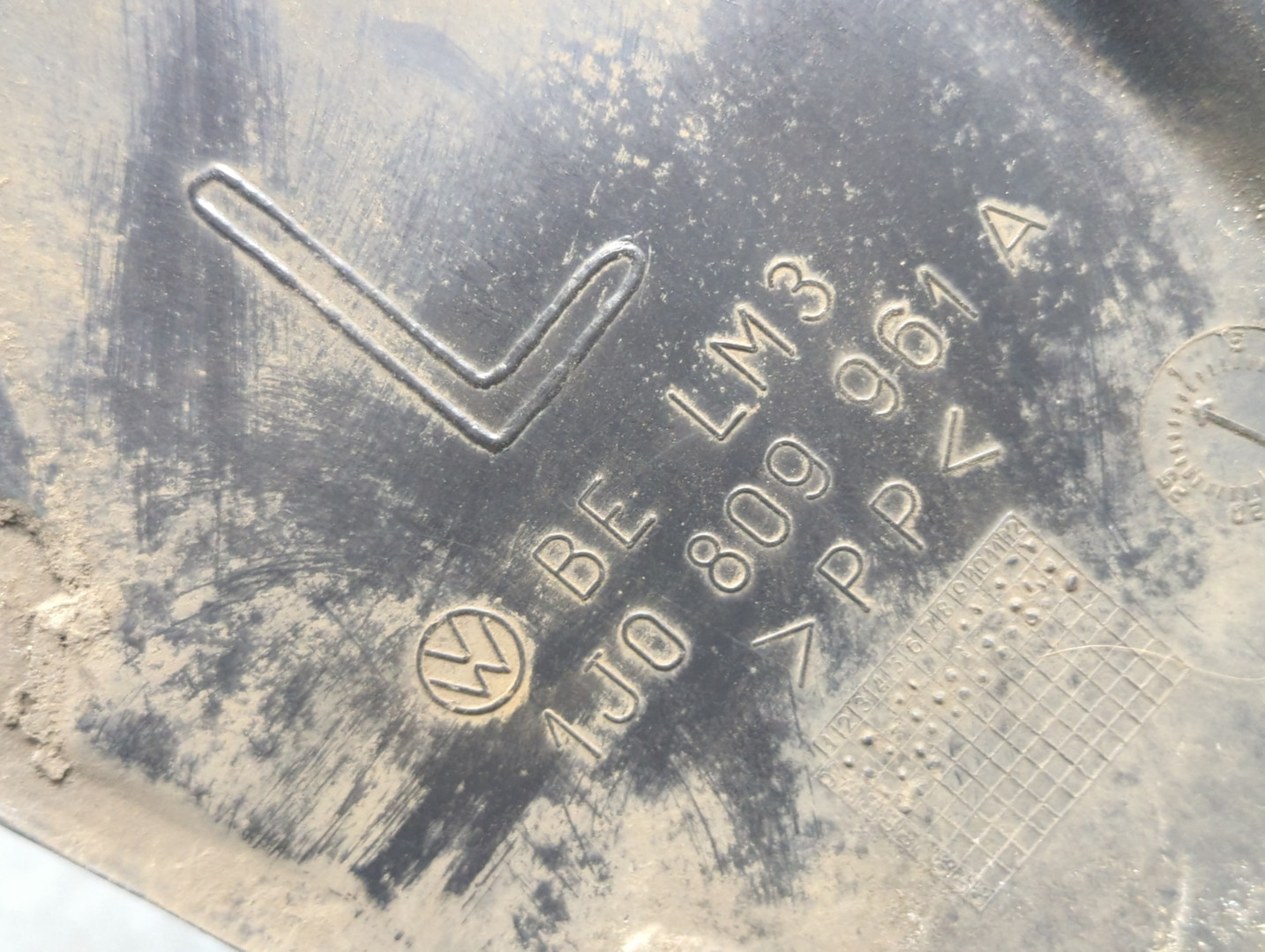 Локер передний левый