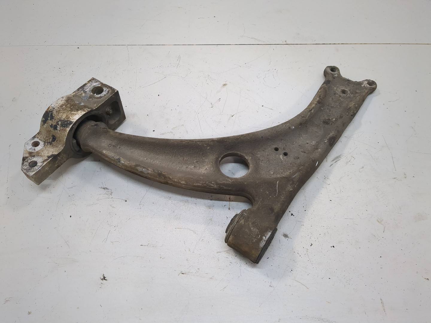 Рычаг передний