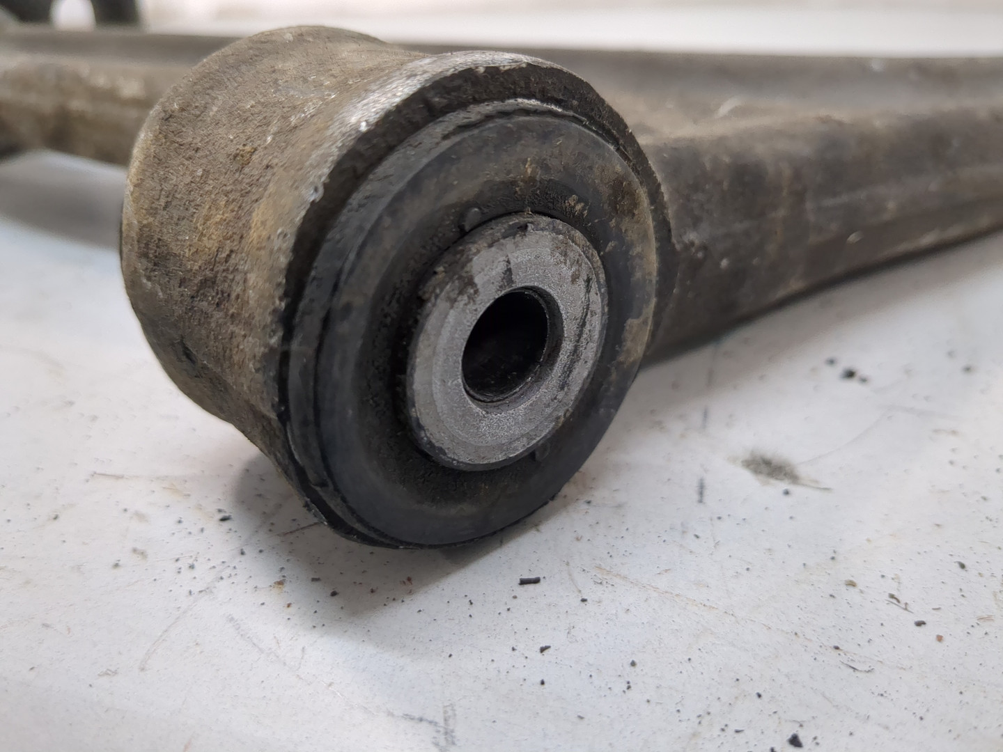 Рычаг передний