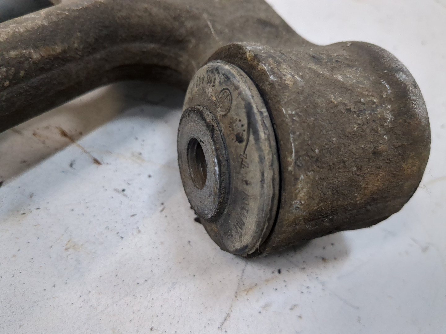 Рычаг передний