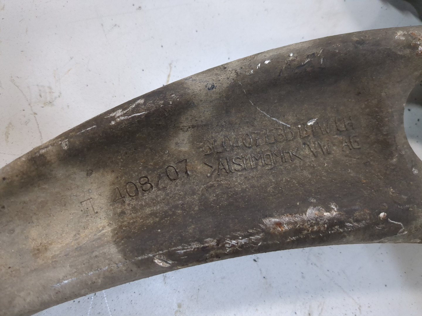 Рычаг передний