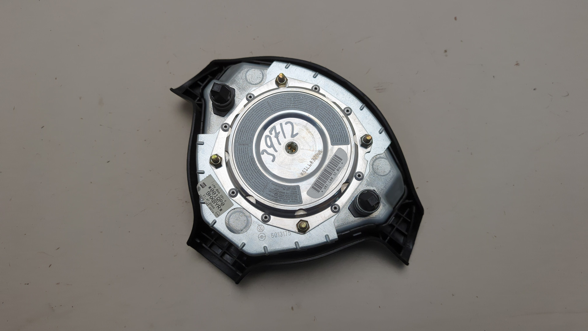 Подушка безопасности в рулевое колесо