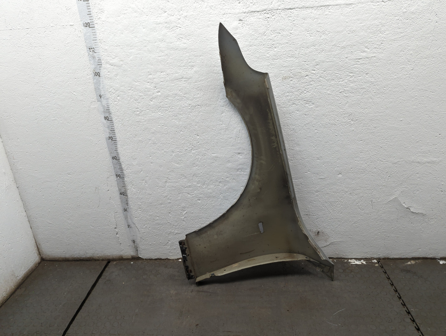 Крыло переднее правое